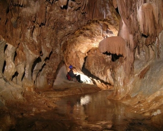  Hacer espeleología en el Tarn 